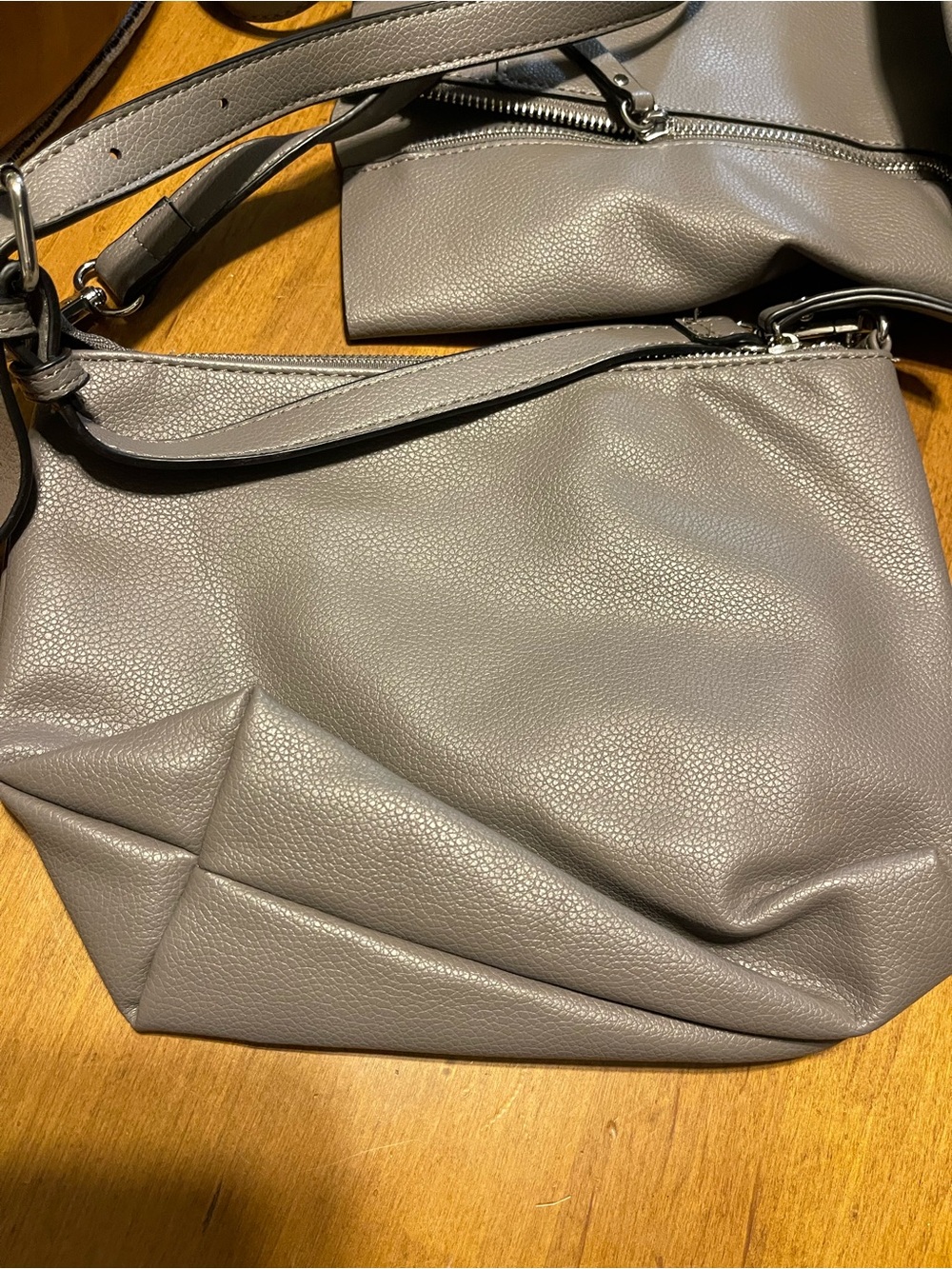 Classic Gray Pebbled Leather Shoulder Bag - Unbranded